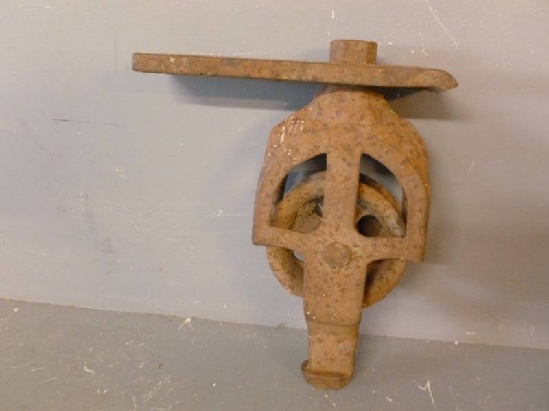 lot 100 image: Vintage Pulley