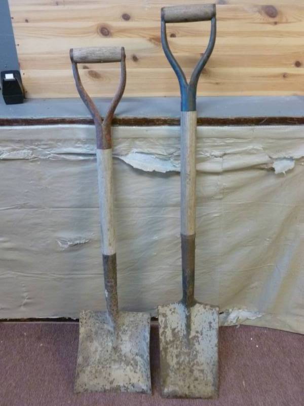 lot 130 image: Shovels