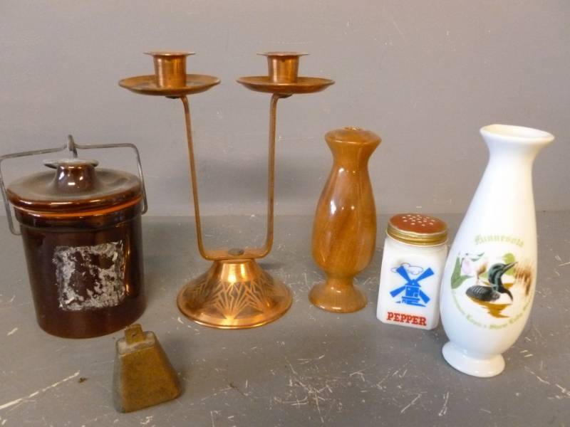 lot 142 image: Vintage Items