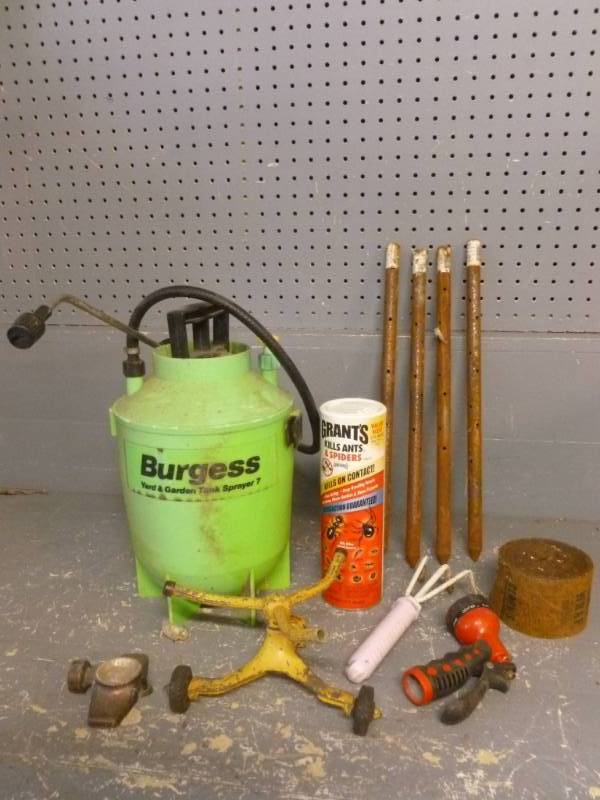 lot 181 image: Garden Items