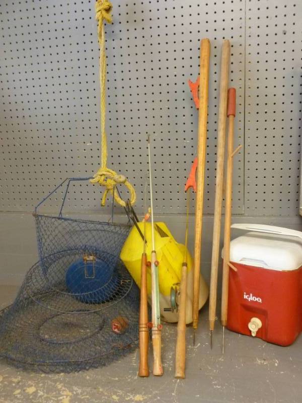lot 182 image: Fishing Items