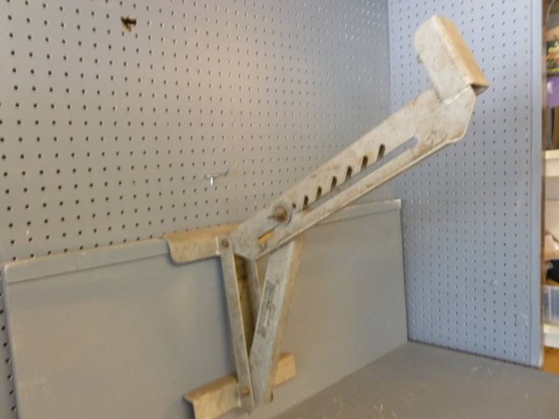 lot 193 image: Ladder Bracket