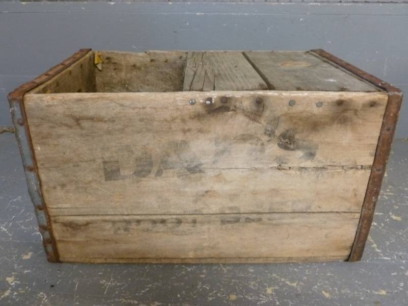 lot 210 image: Vintage Wooden Box