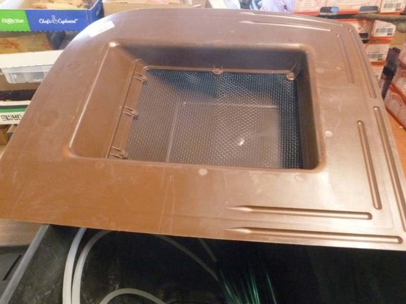lot 212 image: Storage Tote