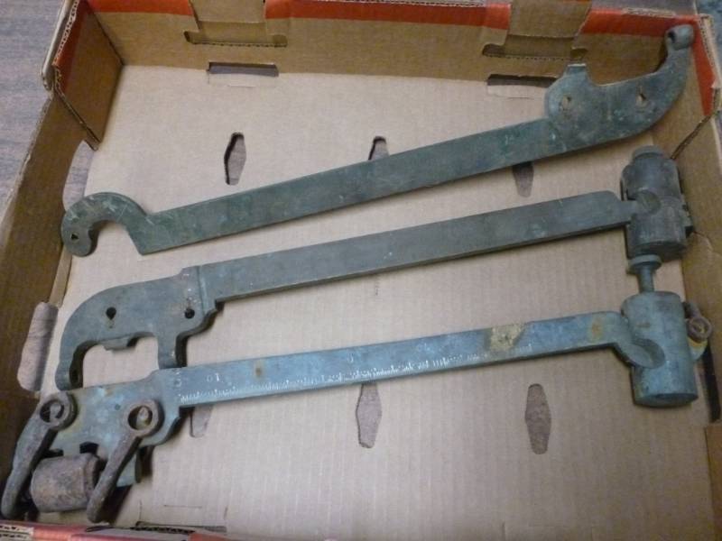 lot 218 image: Antique Brass Scale Arms