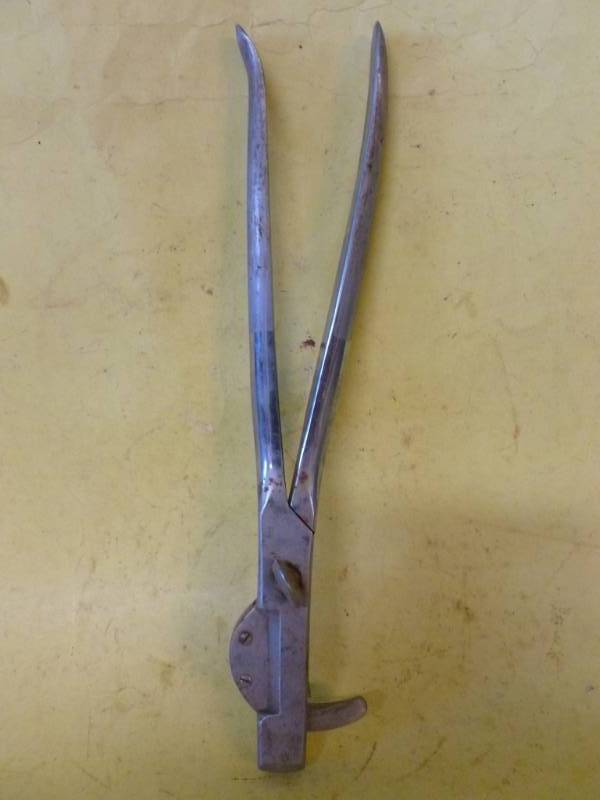 lot 224 image: Livestock Tool