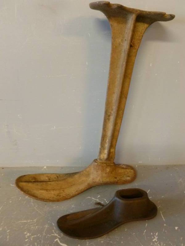 lot 231 image: Antique Shoe Last
