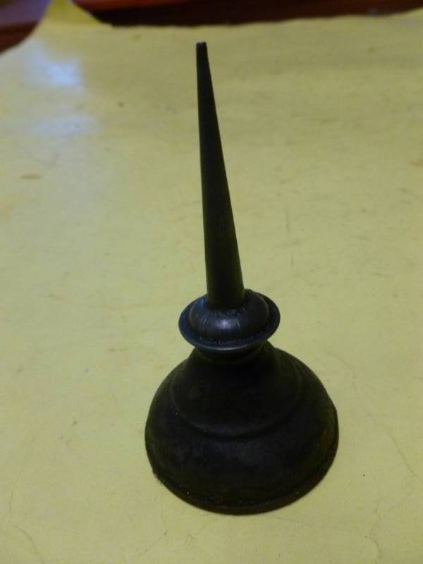 lot 236 image: Vintage Oilier Can