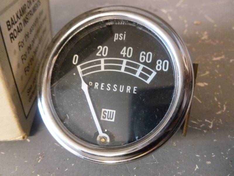 lot 239 image: Oil Pressure Gauge