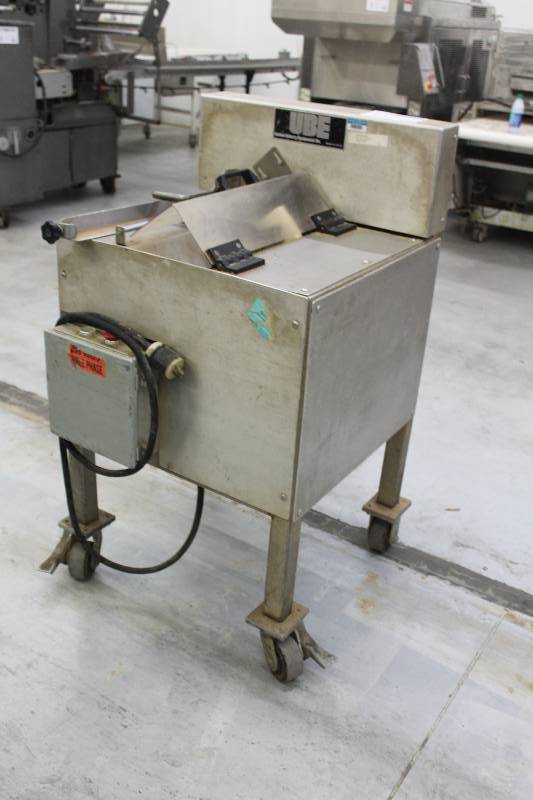 lot 15 image: United Bakery Equipment Commercial Bread Slicer for croutons