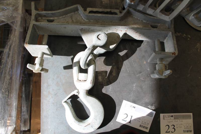 lot 21 image: Hoist w Hook & Base