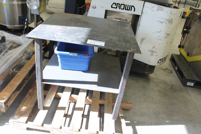 lot 23 image: Metal Table