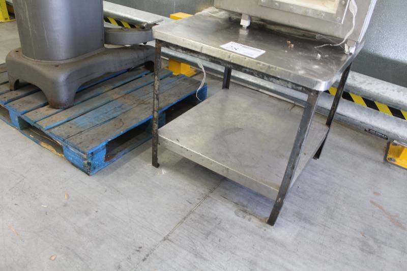 lot 28 image: Metal Table