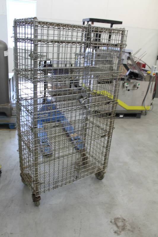 lot 73 image: Locking 4-Shelf Rolling Cage