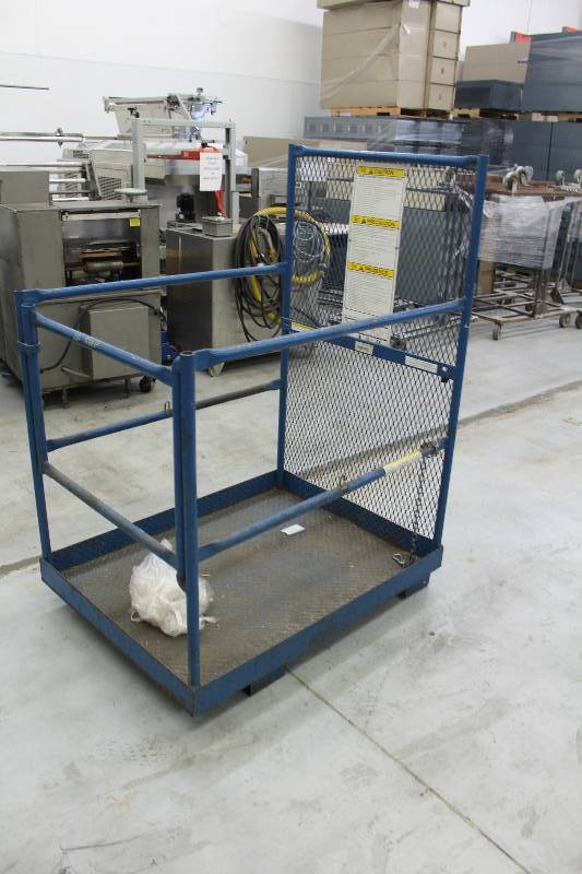 lot 80 image: Fork Lift Safety Basket