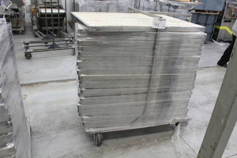 lot 91 image: Rolling Cart w Approximately 20 Bakery Trays