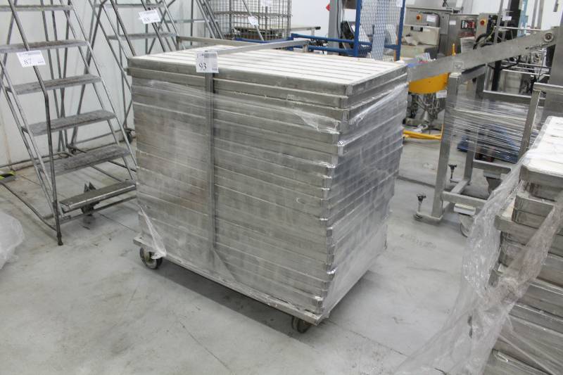 lot 93 image: Rolling Cart w Approximately 20 Bakery Trays