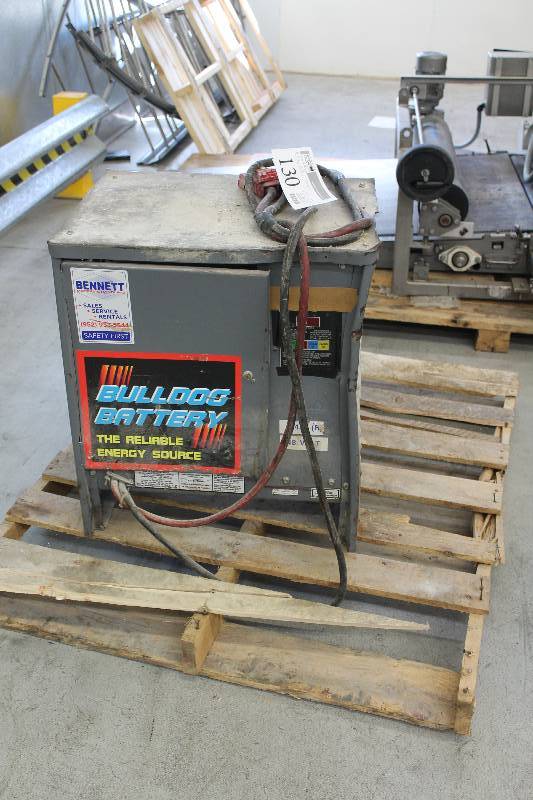 lot 130 image: Bulldog Battery Charger