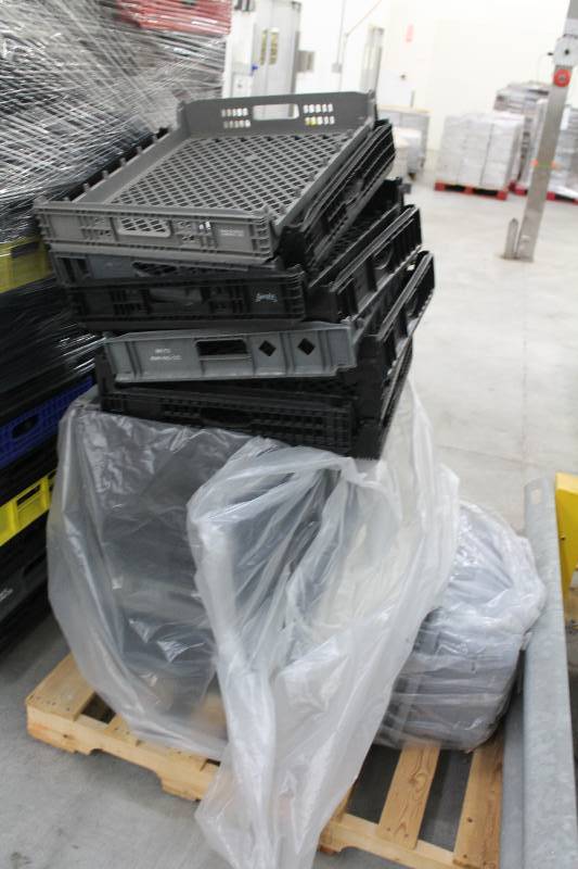 lot 140 image: Lot of (20) Plastic Bread Racks