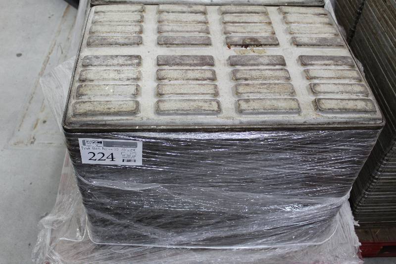 lot 224 image: Lot of Approx. (35) Hot Dog Bread Pans - 20 x 29.