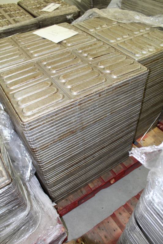 lot 222 image: Lot of Approx. (45) Hot Dog Bread Pans