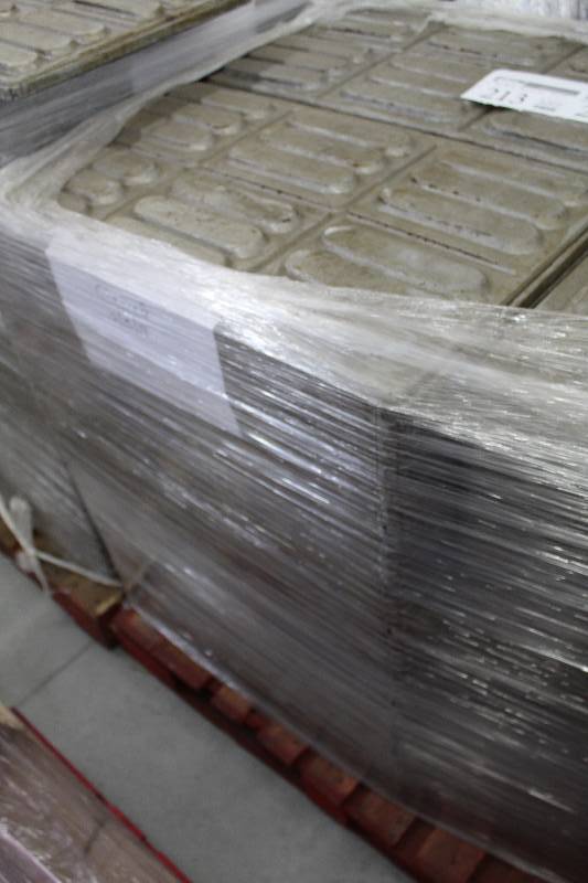 lot 212 image: Lot of Approx. (50) Hot Dog Bread Pans