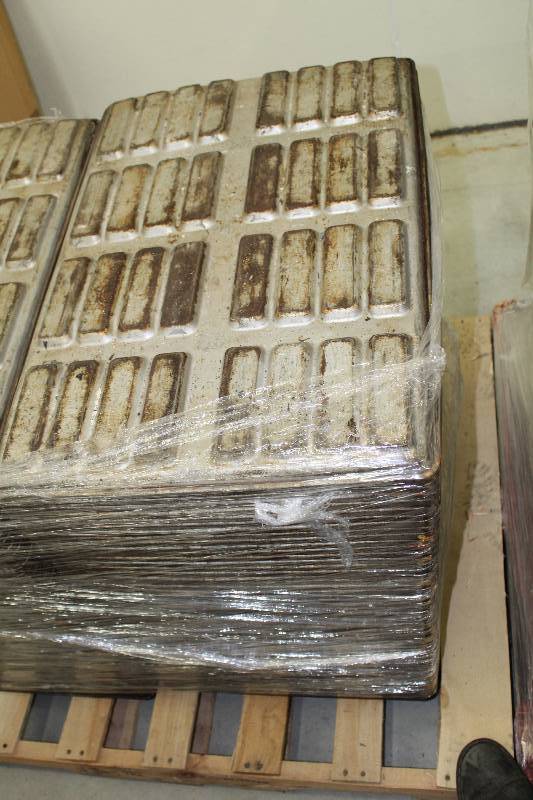 lot 230 image: Lot of Approx. (50) Hot Dog Bread Pans