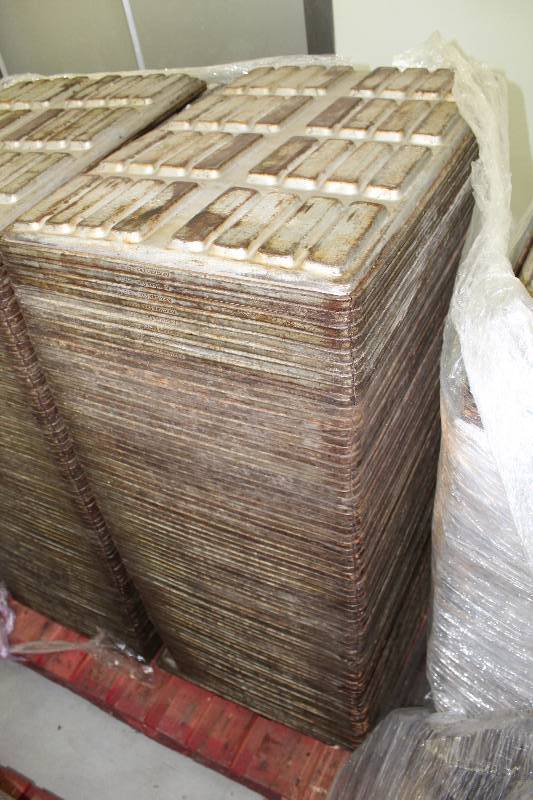 lot 236 image: Lot of Approx. (75) Hot Dog Bread Pans