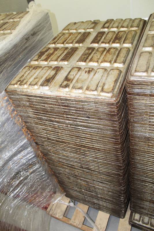 lot 237 image: Lot of Approx. (70) Hot Dog Bread Pans