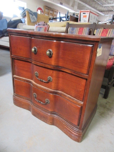 lot 105 image: CHEST WITH LEATHETTE TOP
