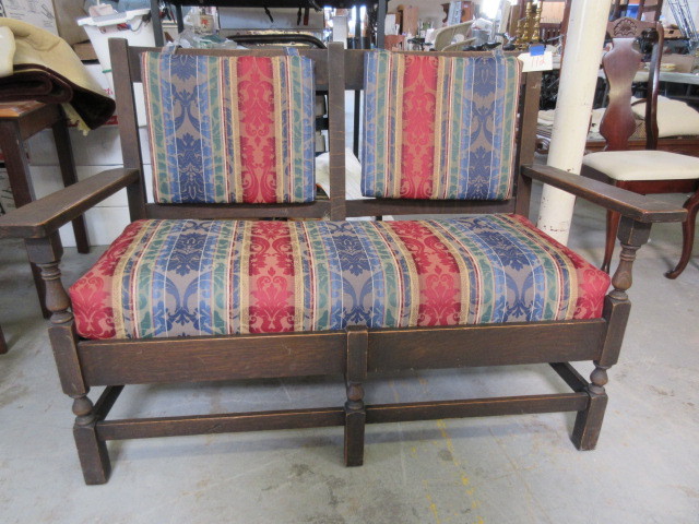 lot 112 image: OAK FRAMED SETTEE