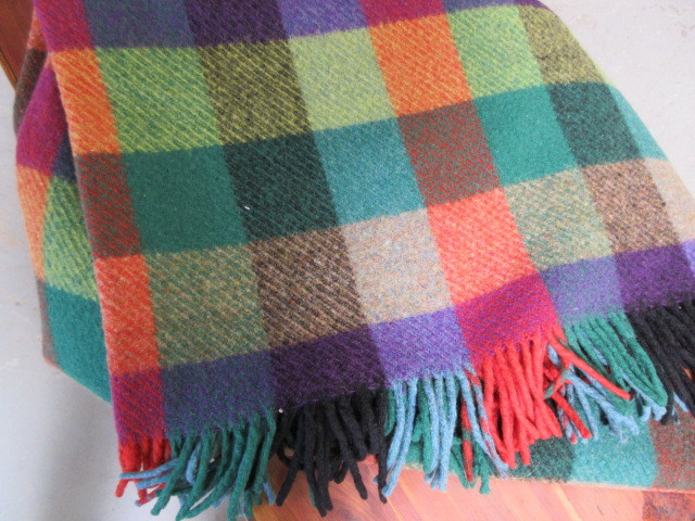 lot 121 image: IRISH WOOLEN BLANKET