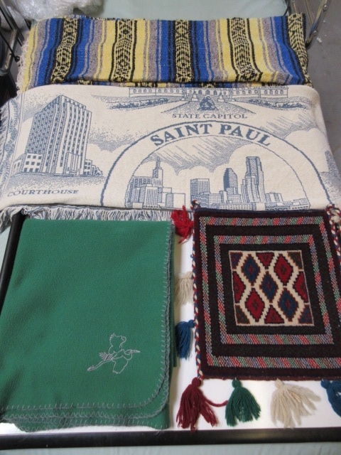 lot 119 image: CARPET BAG AND TEXTILES