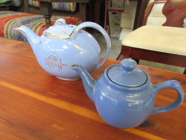 lot 125 image: HALL POTTERY TEAPOT