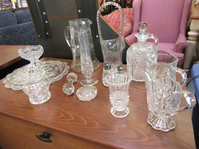 lot 151 image: CUT CRYSTAL AND GLASSWARE