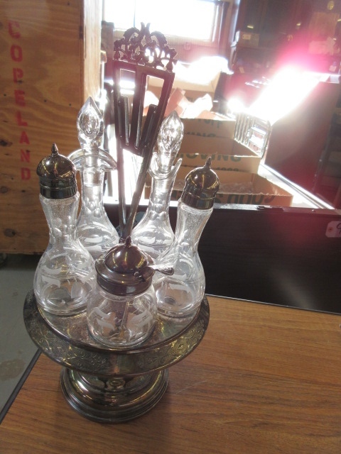 lot 154 image: REVOLVING 5 BOTTLE CRUET STAND