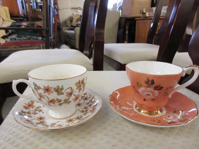 lot 163 image: TEA CUPS AND SAUCERS