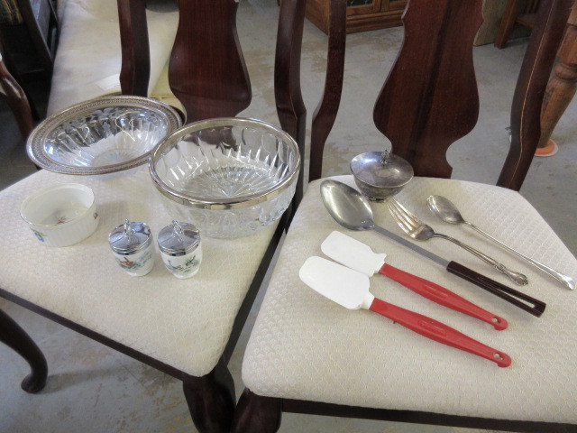 lot 174 image: SILVER AND GLASS