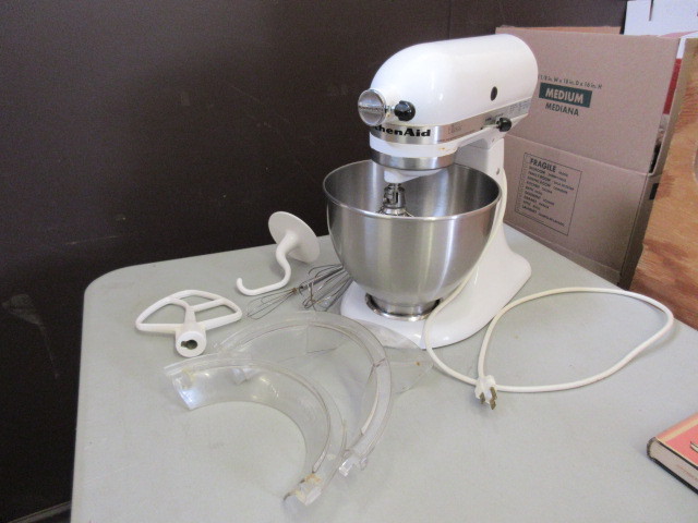 lot 178 image: KITCHEN AID MIXER