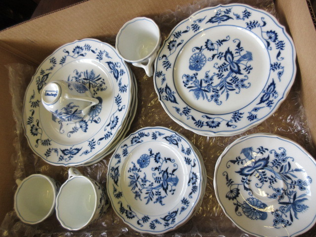 lot 188 image: BLUE DANUBE FINE CHINA DINNERWARE