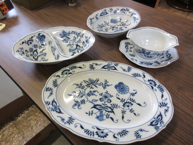 lot 191 image: BLUE DANUBE FINE CHINA DINNERWARE