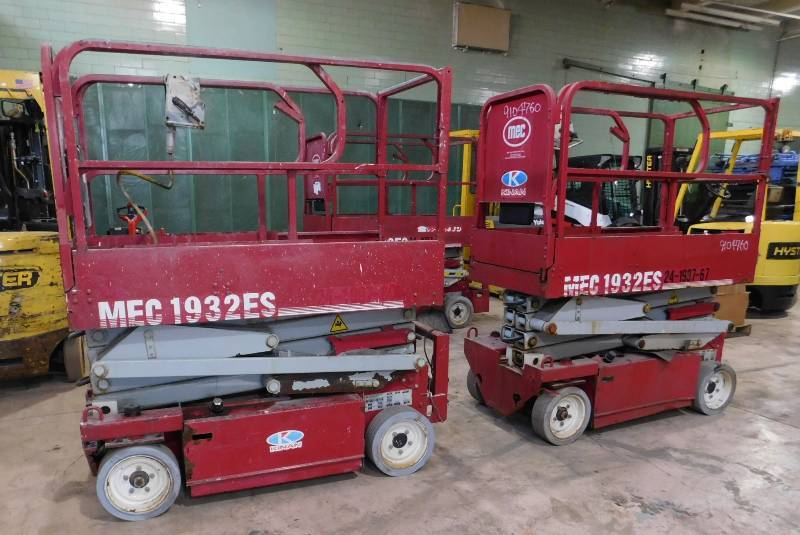 Two 2005 MEC 1932ES Manlifts
