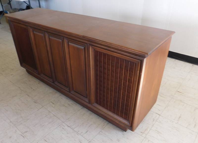 Vintage Fisher Stereo Console w Turntable
