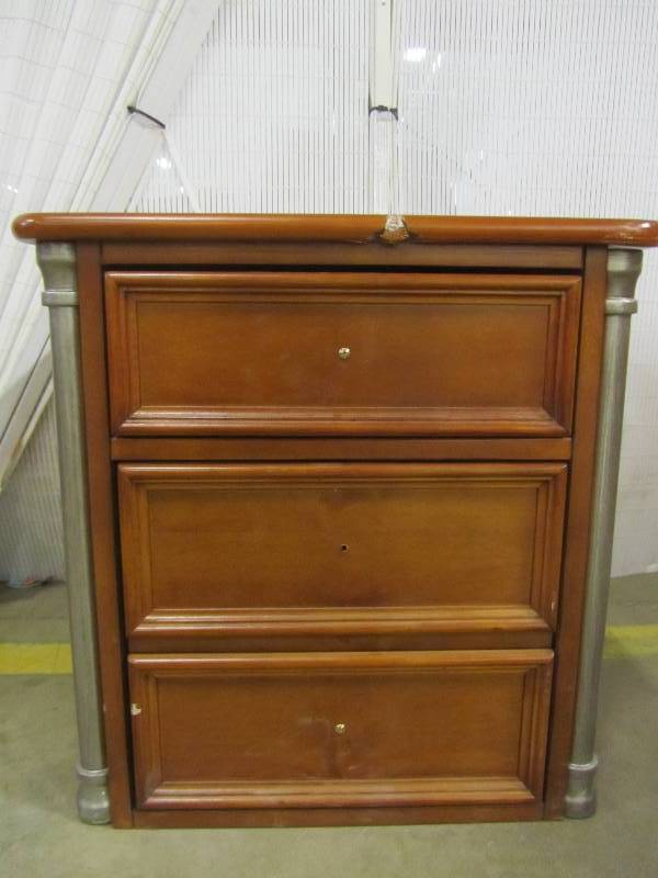 lot 31 image: night stand