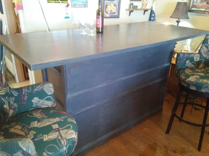 lot 2 image: Dry Bar with 2 swivel stools.