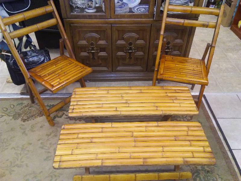 lot 3 image: Vintage Retro Bamboo Folding chairs (2) and Tables (2)