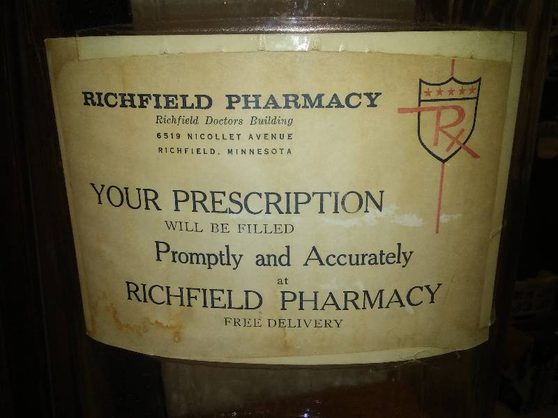 lot 6 image: Vintage, Durglas Very Large pharmaceutical bottle