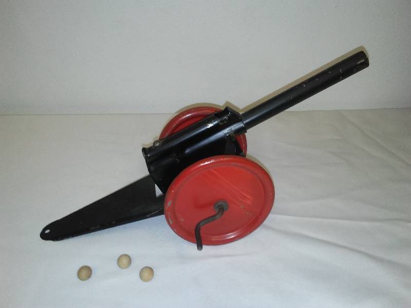 lot 37 image: VINTAGE FIELD ARTILLERY CANNON TOY