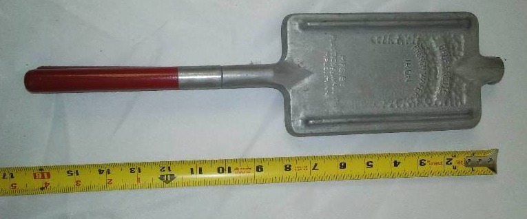 lot 41 image: Vintage Gauffrette French Wafer Iron