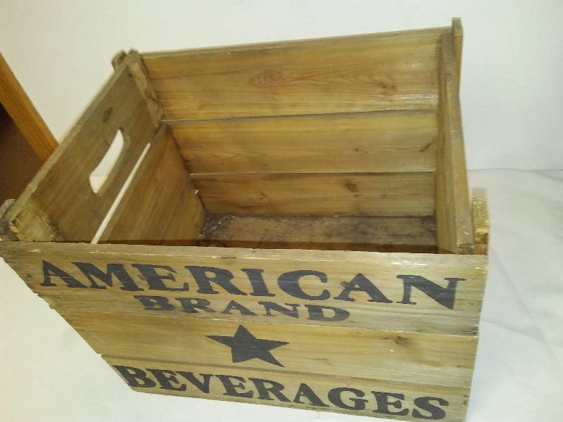 lot 54 image: American Brand Beverages Wood Box,